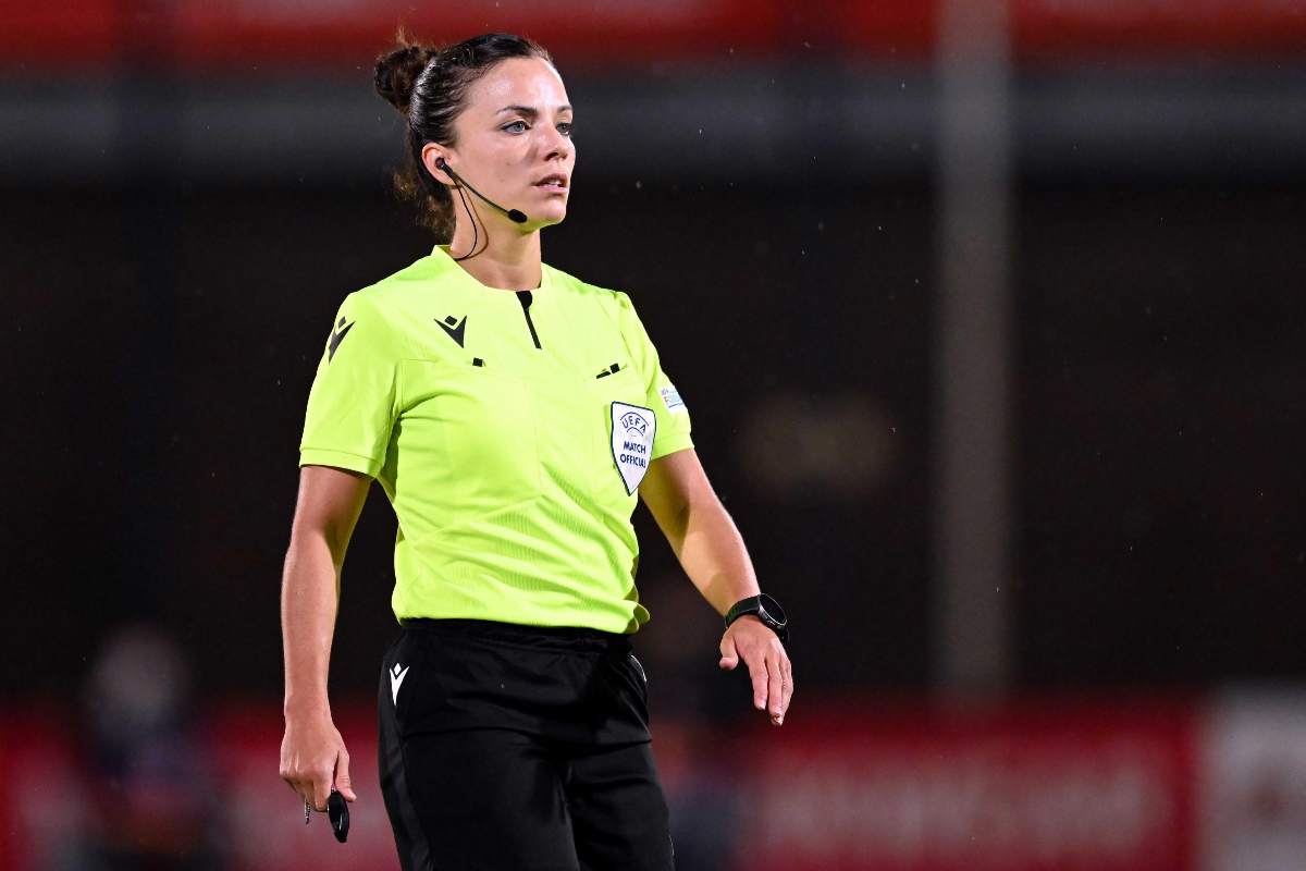 Allenatore squalificato per 6 turni: “Dobbiamo aiutare gli arbitri donna… a parcheggiare” Allenatore squalificato per 6 turni: “Dobbiamo aiutare gli arbitri donna… a parcheggiare”
