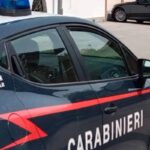 Auto dei carabinieri in strada