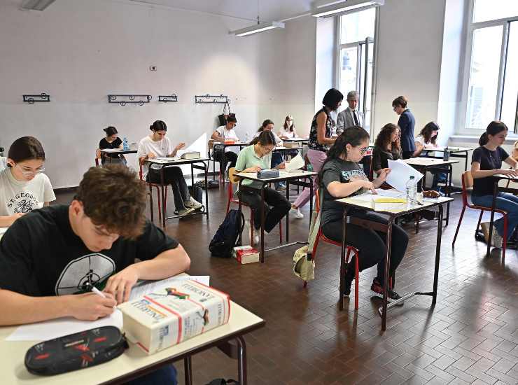Gli studenti impegnati a scuola