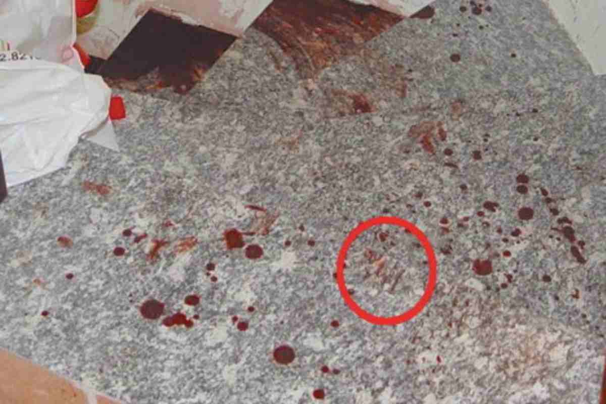 Delitto di Chiara Poggi: spunta l’impronta fantasma Delitto di Chiara Poggi: spunta l’impronta fantasma