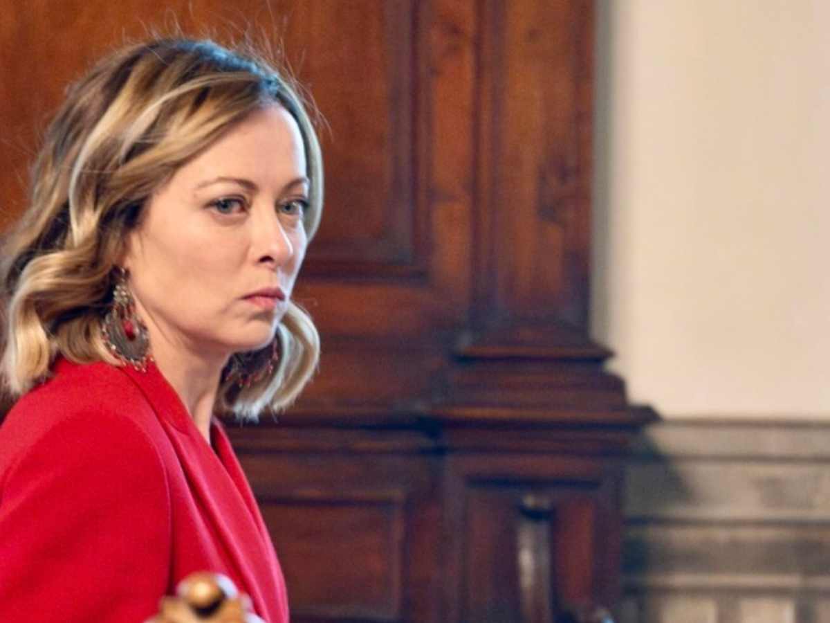 Giorgia Meloni grida: “non ci butteranno giù” Giorgia Meloni grida: “non ci butteranno giù”