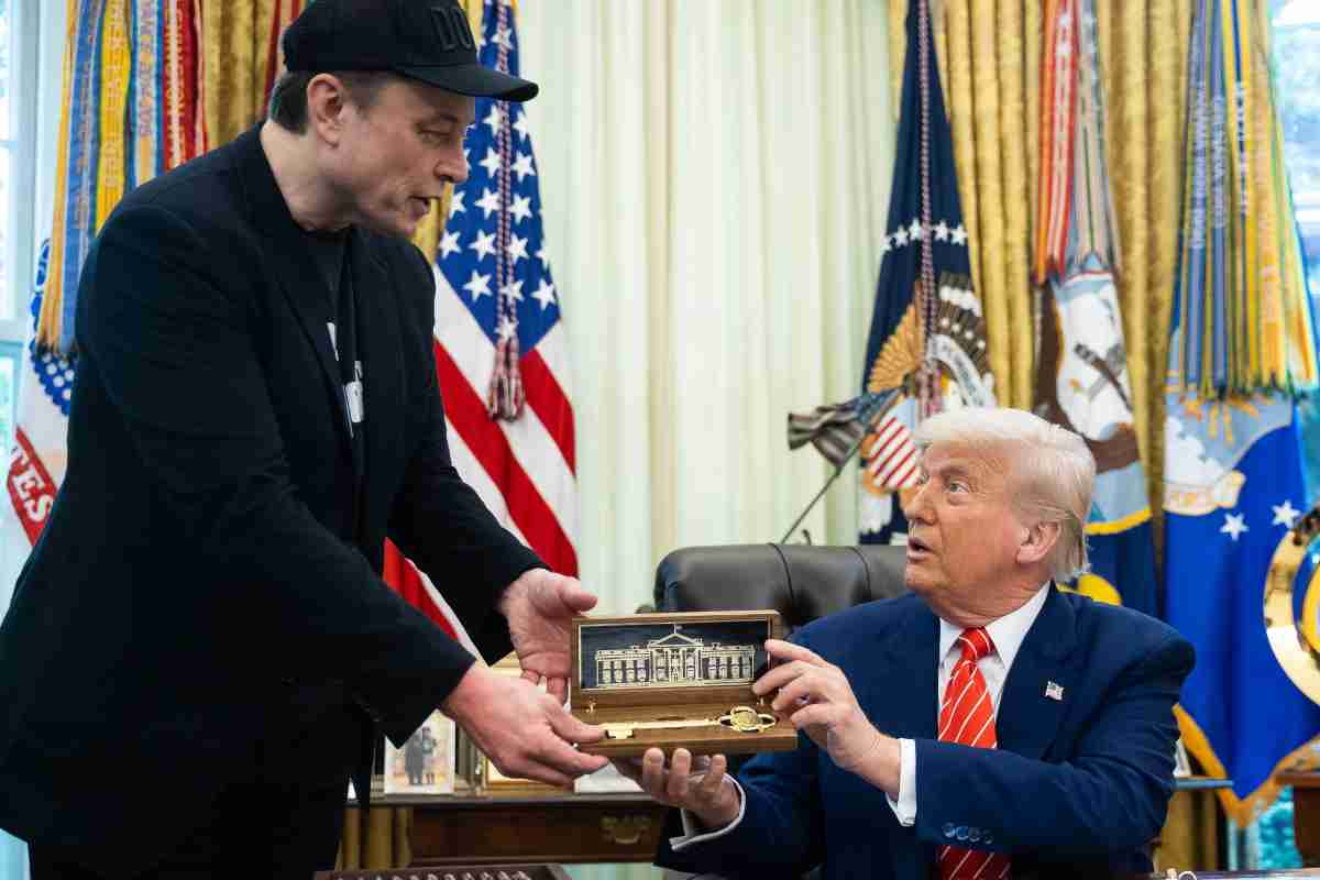 Trump Musk, la sfida continua: la decisione del presidente americano Trump Musk, la sfida continua: la decisione del presidente americano
