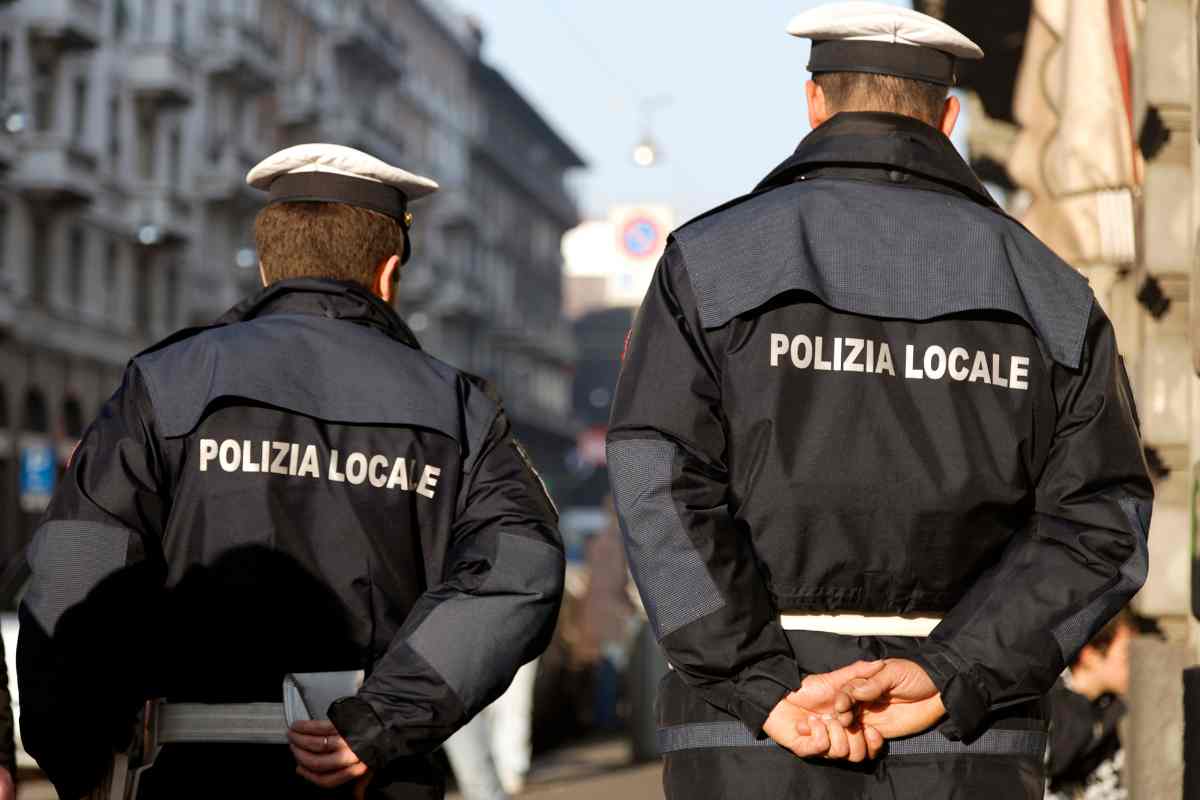 truffa dei finti poliziotti donna derubata di 5000 euro