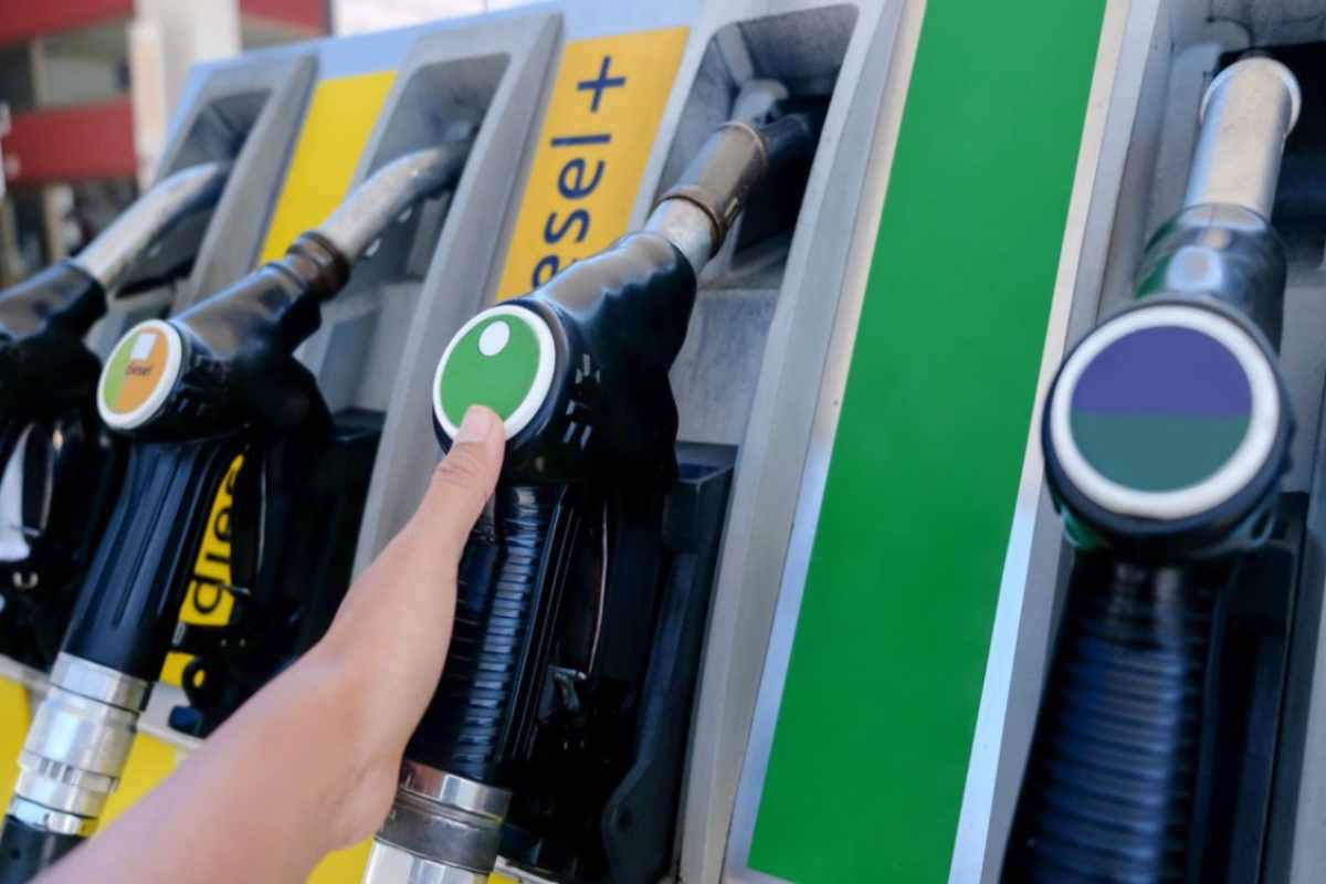 La crisi in Iran e il caro benzina: l’Italia in difficoltà La crisi in Iran e il caro benzina: l’Italia in difficoltà