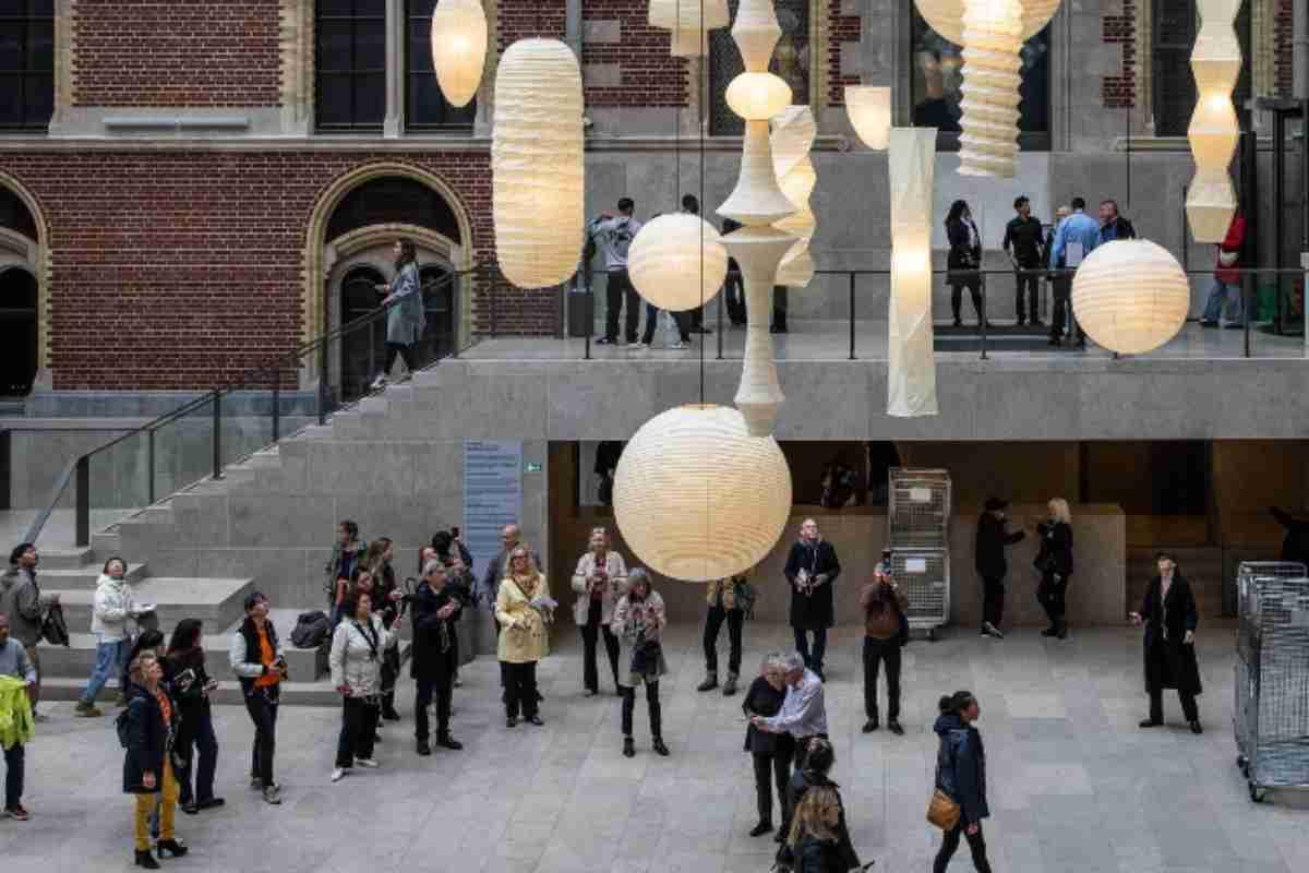 Il Rijksmuseum con i turisti