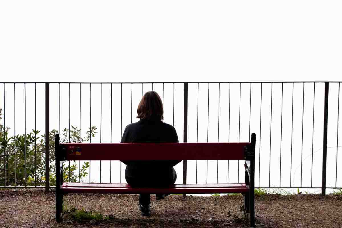 Ogni ora muoiono 1000 persone per solitudine: l’allarme dell’OMS Ogni ora muoiono 1000 persone per solitudine: l’allarme dell’OMS