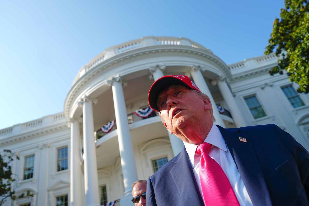 Trump impone altri dazi al mondo: ecco la lettera dove spiega quando scatteranno Trump impone altri dazi al mondo: ecco la lettera dove spiega quando scatteranno