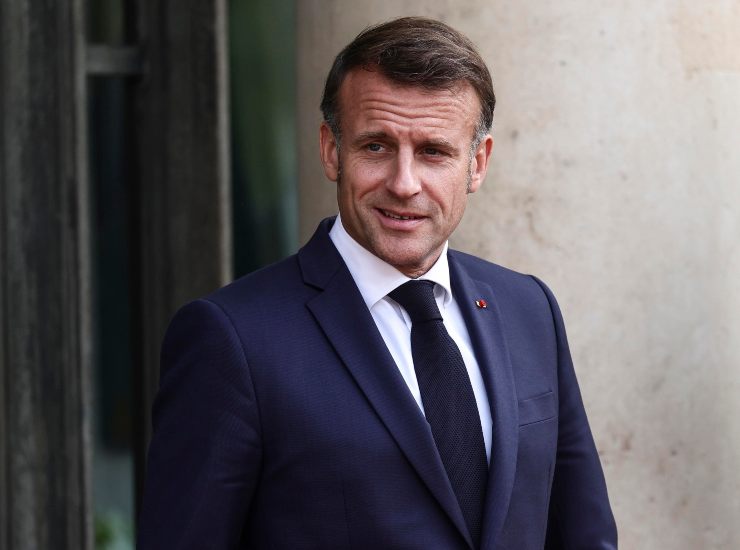 Macron in primo piano