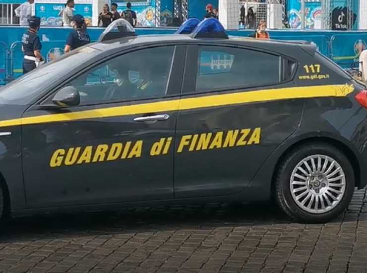 Una macchina della Guardia di Finanza