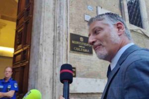 Scontro Giuli-Corriere