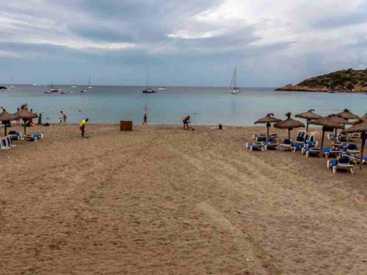 Muore a 20 anni: cade dal terzo piano a Ibiza Muore a 20 anni: cade dal terzo piano a Ibiza