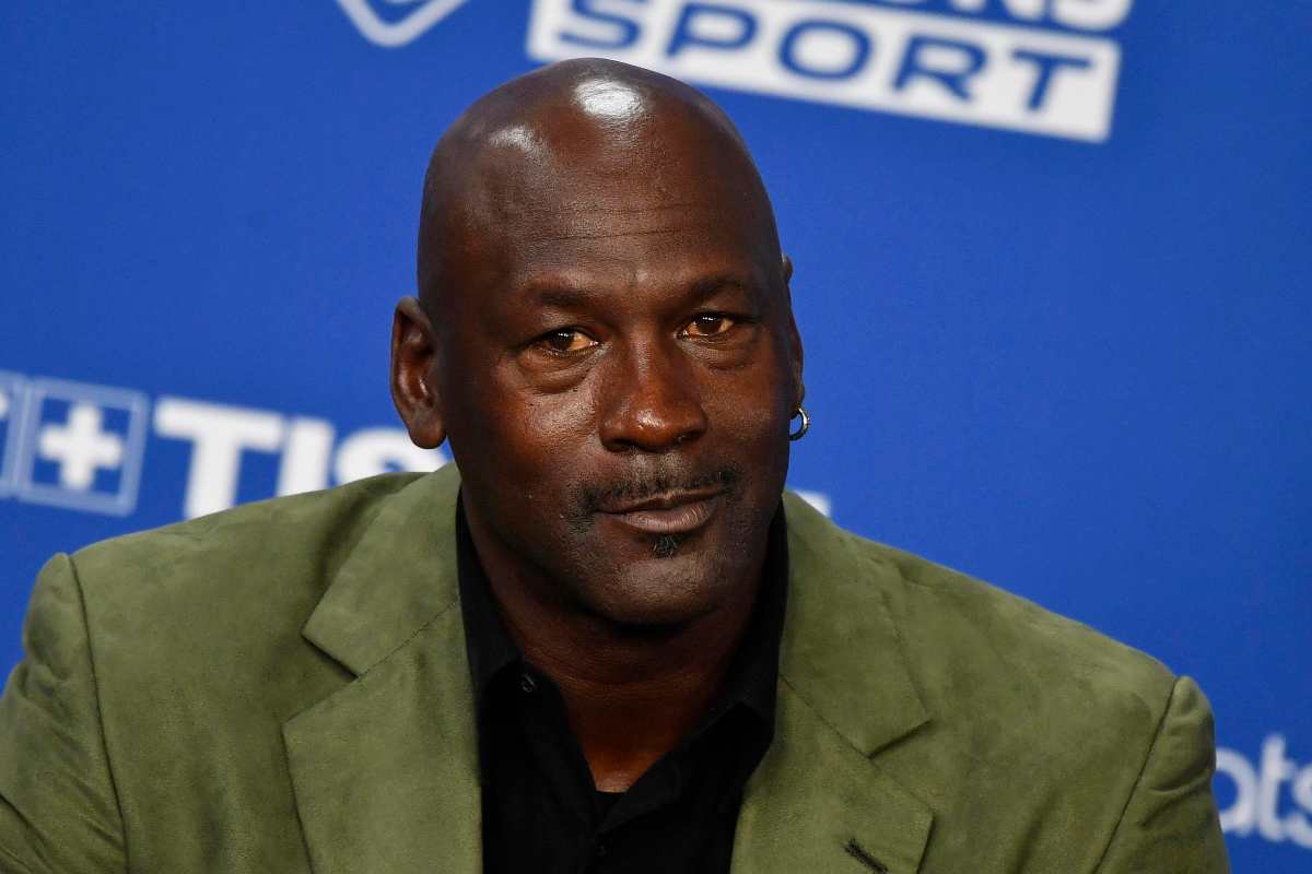 Michael Jordan a cena con gli amici ad Atene: la mancia è impressionante Michael Jordan a cena con gli amici ad Atene: la mancia è impressionante