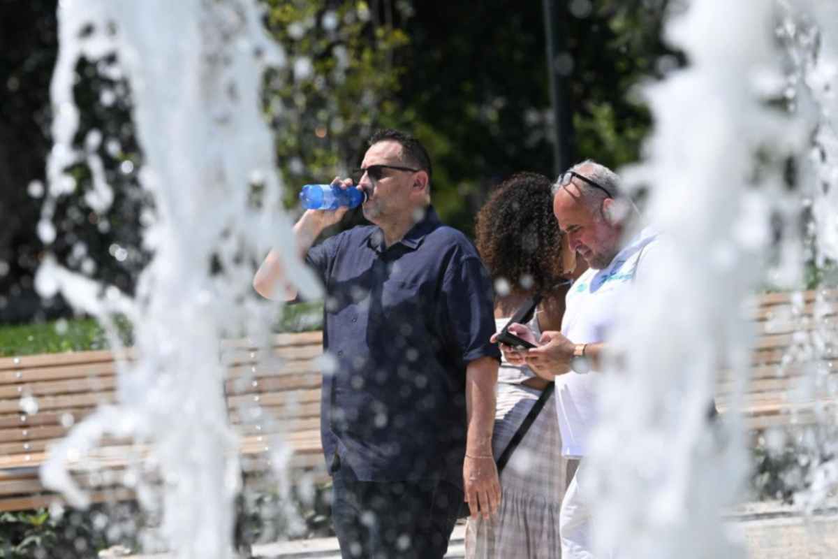 Caldo bollente, oggi 20 città da bollino rosso: ma da lunedì cambia tutto Caldo bollente, oggi 20 città da bollino rosso: ma da lunedì cambia tutto