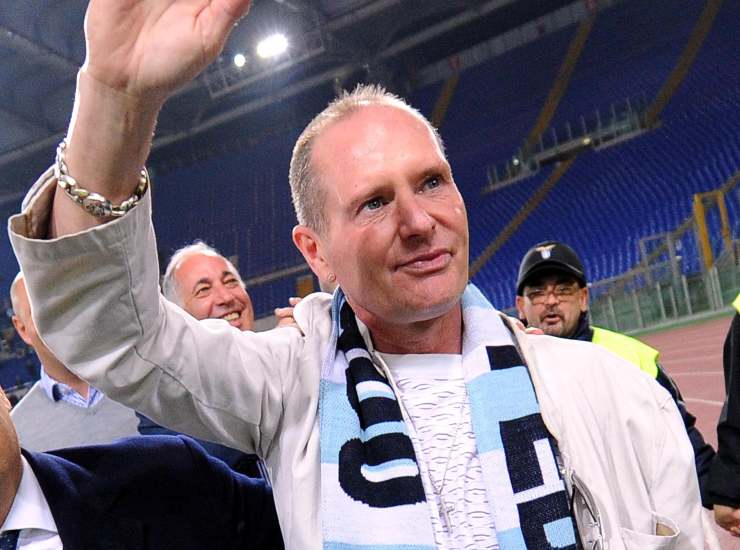 Gascoigne con la sciarpa della Lazio