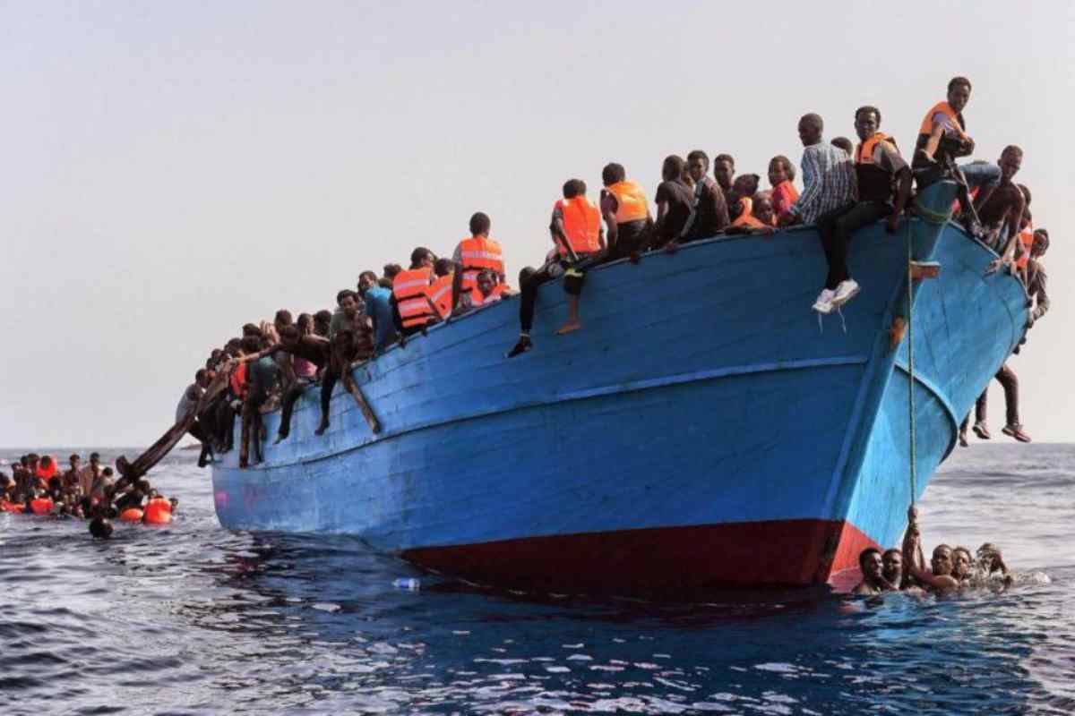 Dalla Turchia alla Calabria su delle barche a vela, smantellato maxi traffico di migranti: 25 arresti Dalla Turchia alla Calabria su delle barche a vela, smantellato maxi traffico di migranti: 25 arresti