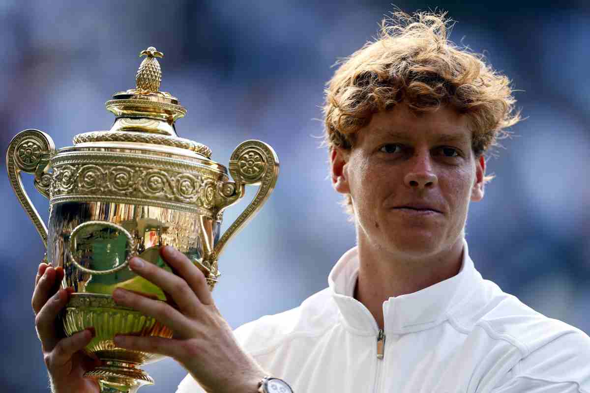 Trofeo Wimbledon, il dettaglio è sfuggito a molti: il significato Trofeo Wimbledon, il dettaglio è sfuggito a molti: il significato