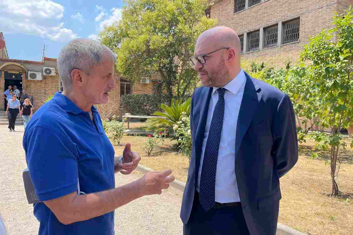Gianni Alemanno e il presidente della Camera Lorenzo Fontana a Rebibbia