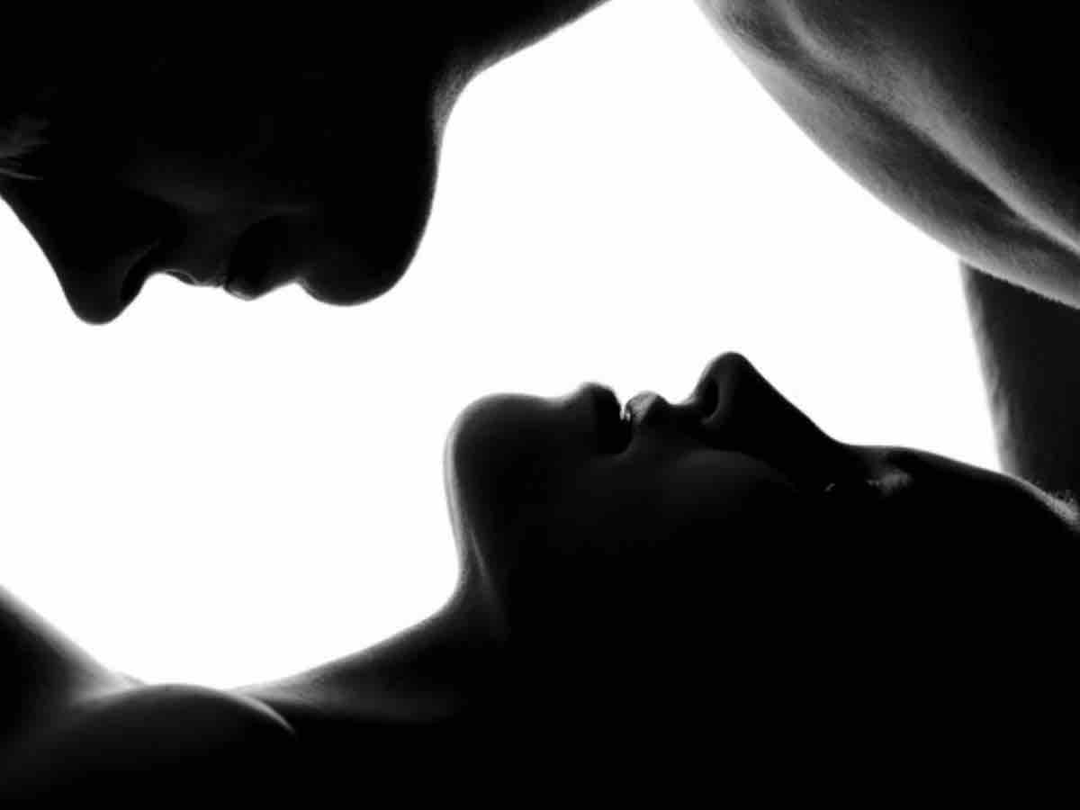 Teramo, muore a 27 anni con maschera antigas: giallo erotico Teramo, muore a 27 anni con maschera antigas: giallo erotico