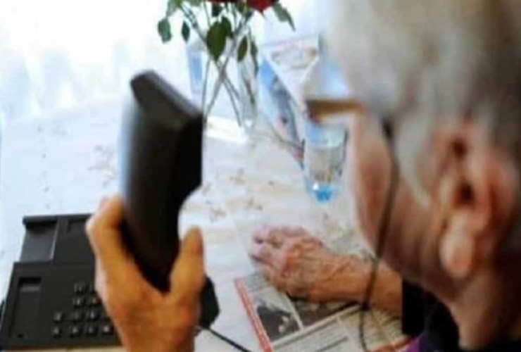 Una donna vittima della truffa telefonica