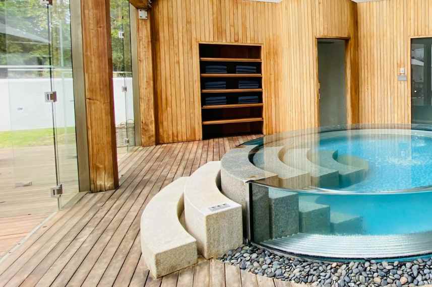 Tragedia sfiorata in una jacuzzi: due donne ottantenni in stile “Final Destination” Tragedia sfiorata in una jacuzzi: due donne ottantenni in stile “Final Destination”