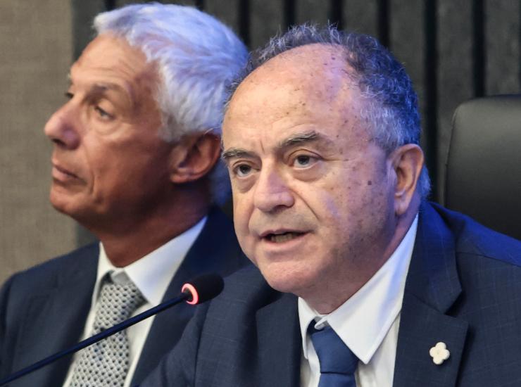Gratteri durante una conferenza
