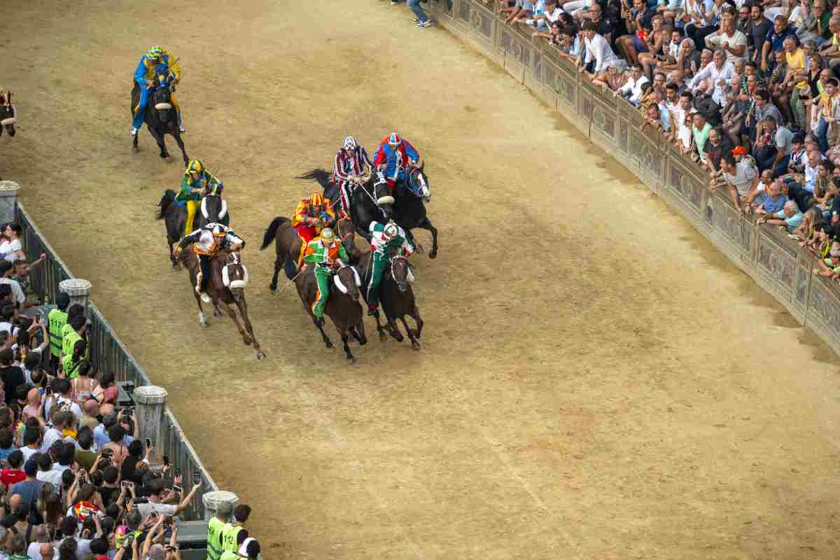 Palio di Siena, vittoria a sorpresa: ecco chi ha trionfato alla carriera dell’Assunta