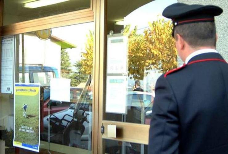 Intervento dei Carabinieri nella filiale delle poste