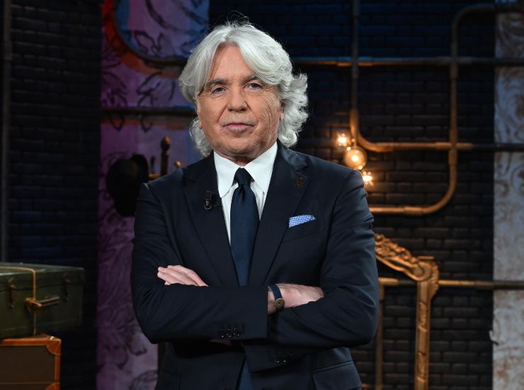 Zazzaroni con le braccia incrociate