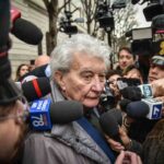 L'avvocato Massimo Lovati mentre esce dalla Procura di Pavia