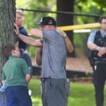 La gente distrutta e scioccata a Minneapolis il luogo della strage