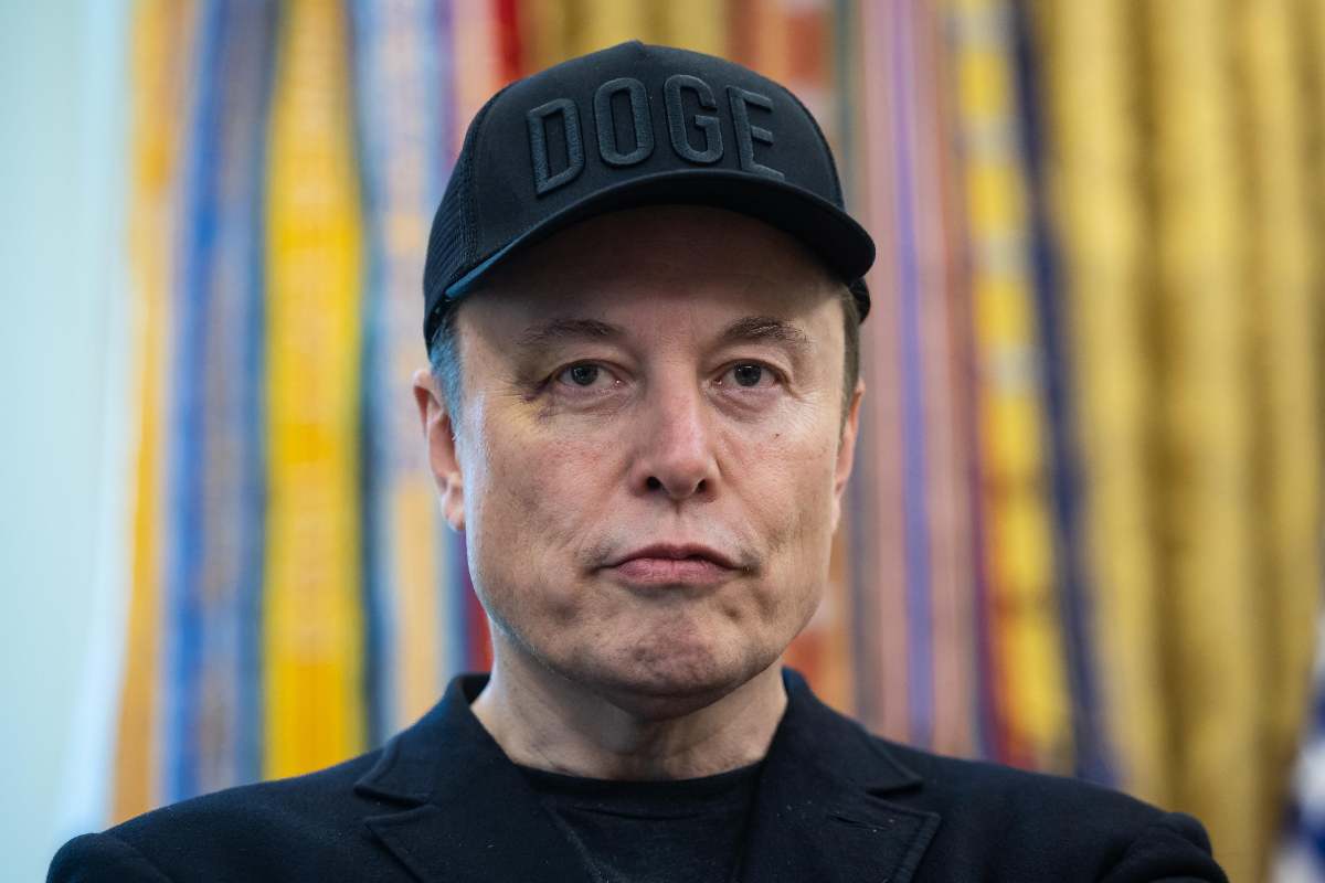 Musk, mossa a sorpresa: dichiara guerra a due colossi. Il motivo