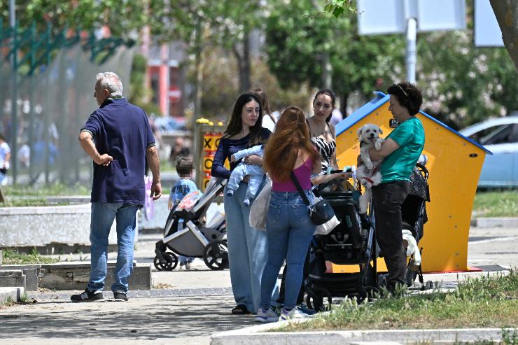Tanta gente in strada nella zona dei Campo Flegrei per paura del terremoto