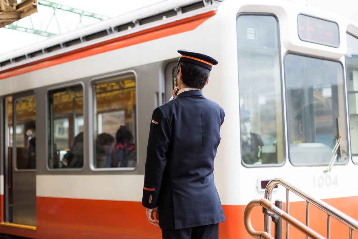 caos sul treno rissa per un biglietto e spruzzate di deodorante