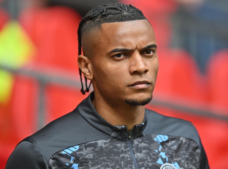 Akanji in primo piano