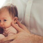 Bambina con i genitori