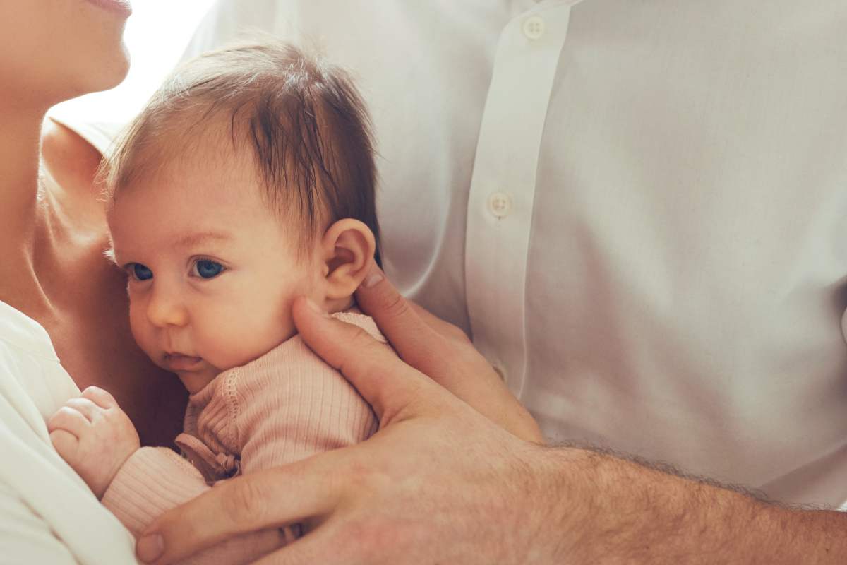Bambina con i genitori