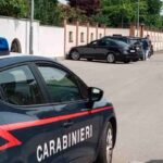 Auto dei carabinieri in strada