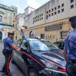 I carabinieri entrano in auto