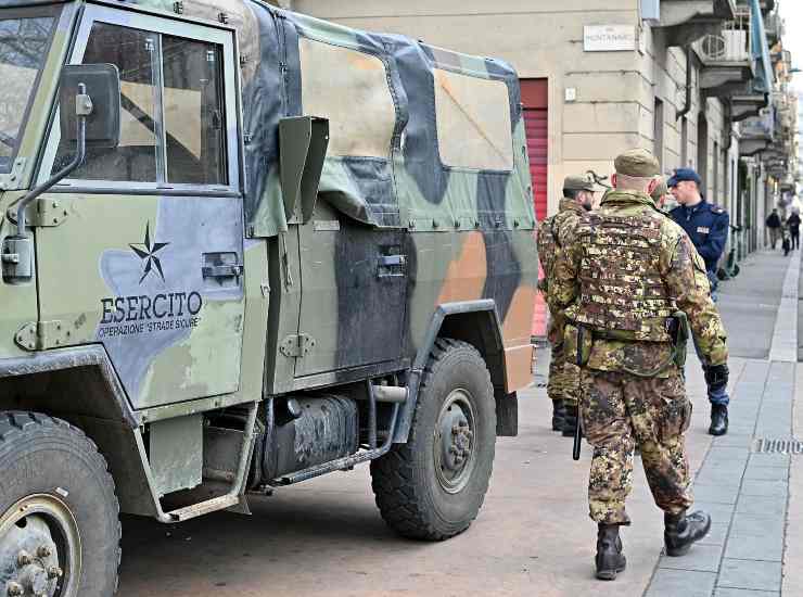 Esercito in strada