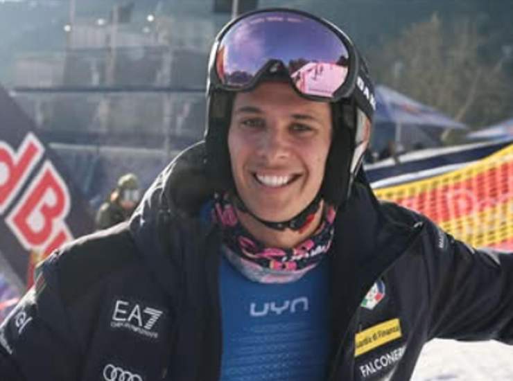 Franzoso sorridente in primo piano