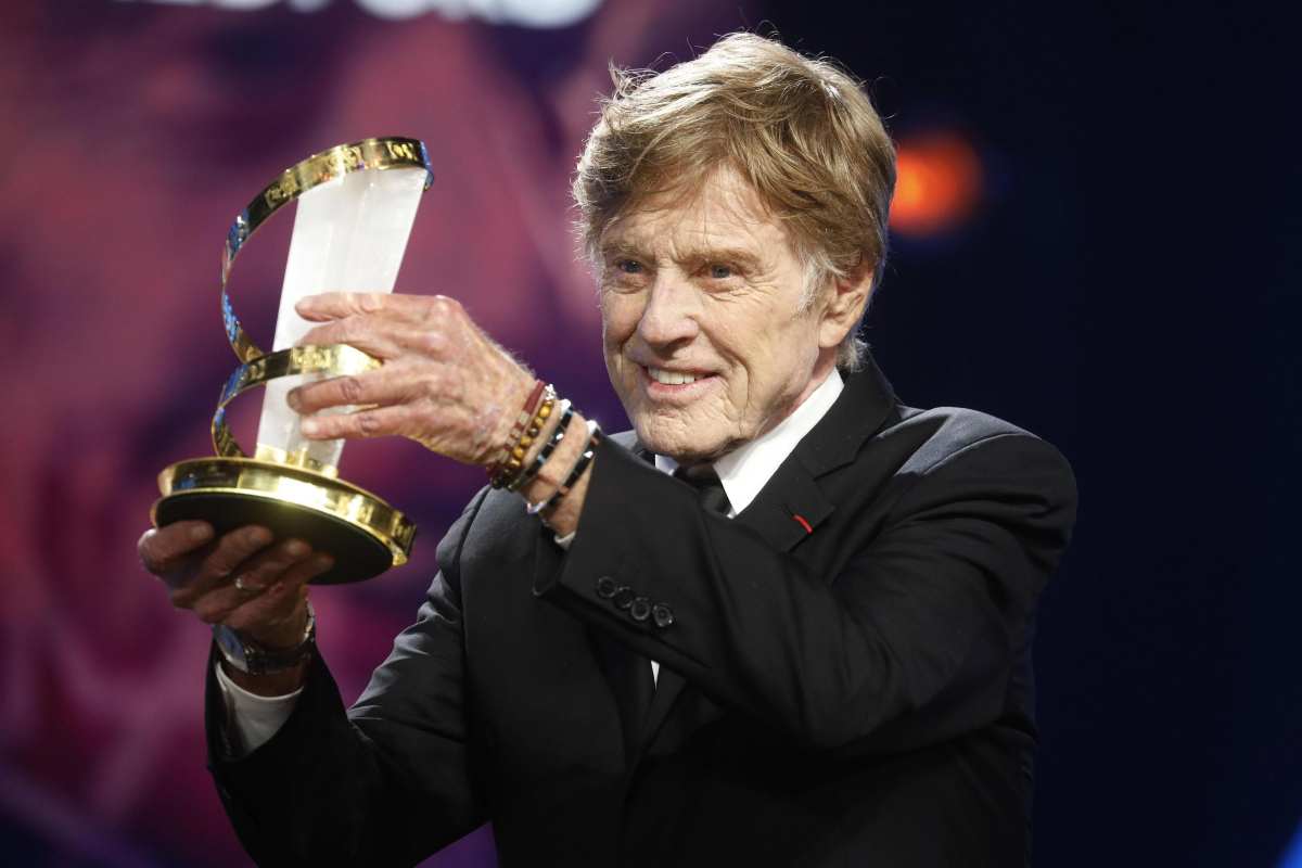 Redford alza un premio