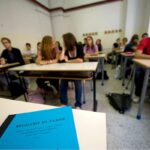Una classe di studenti in attesa del professore