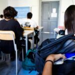 Alcuni studenti all'interno di un'aula scolastica