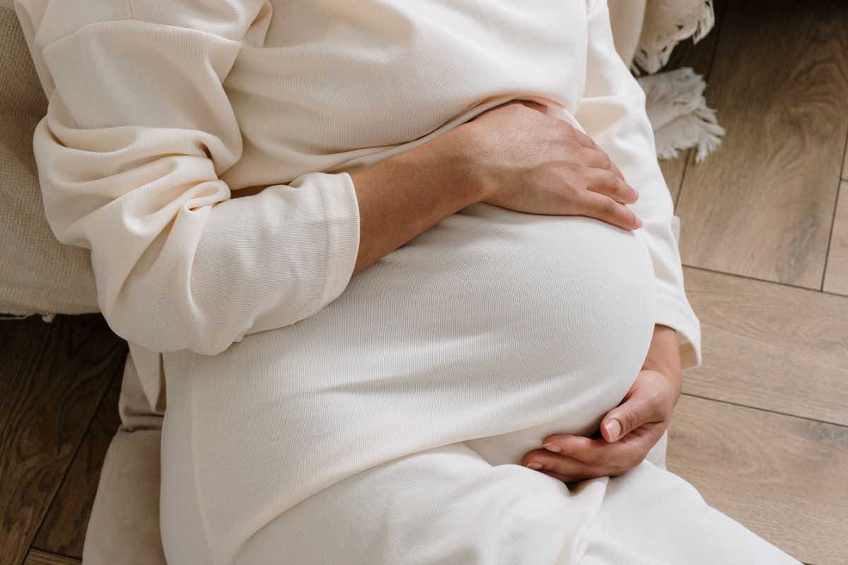 Una donna incinta