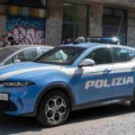 Auto della polizia in strada