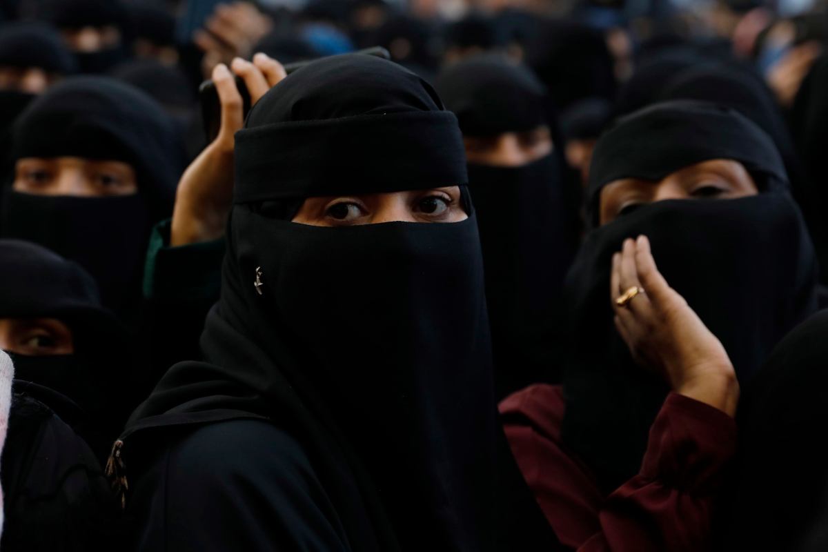 Velo Islamico, svolta storica del Governo: si rischiano fino a 5 anni di reclusione Velo Islamico, svolta storica del Governo: si rischiano fino a 5 anni di reclusione