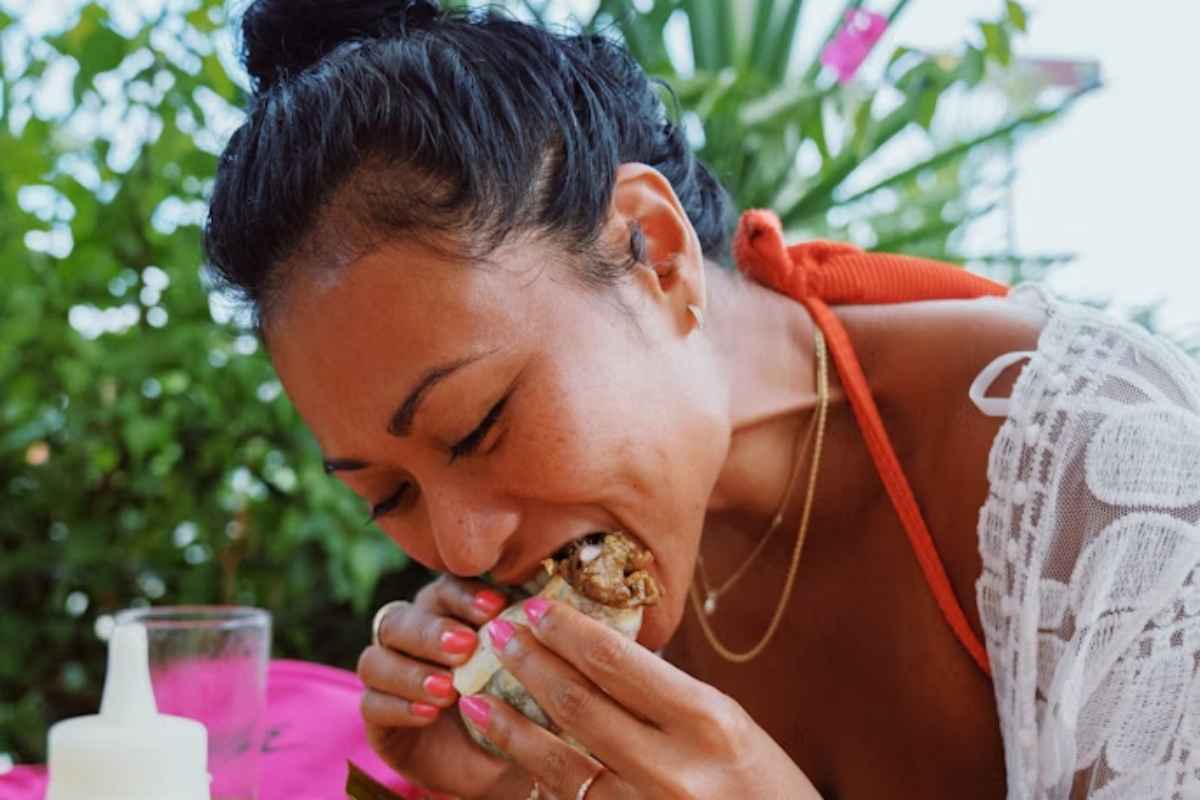 A tavola abbiamo sempre mangiato nel modo sbagliato! Lo studio che cambia il Galateo A tavola abbiamo sempre mangiato nel modo sbagliato! Lo studio che cambia il Galateo