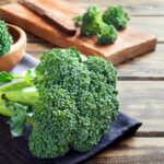 broccoli sul piano della cucina