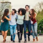 gruppo di ragazzi che ridono