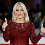 eleonora daniele fa ok con i pollici